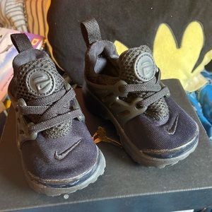Baby Black Nike presto
